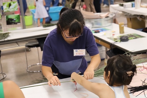 小さいお子さんが自分でできるようサポート中