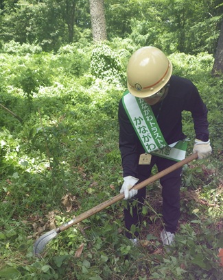 2025年6月　森林ボランティアで下刈作業