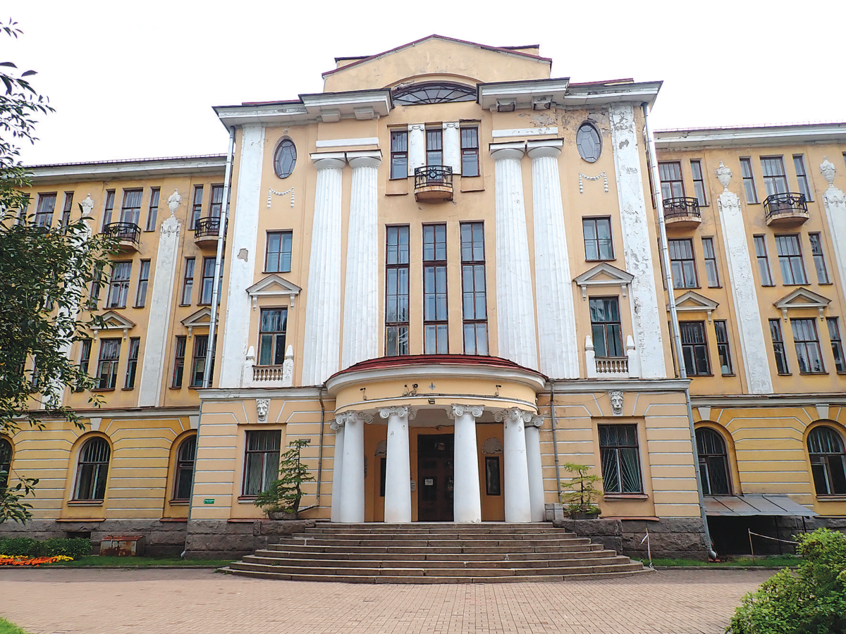 図4. マキシモヴィッチが採集した標本が収蔵されているロシアのコマロフ植物研究所(サンクトペテルブルグ)