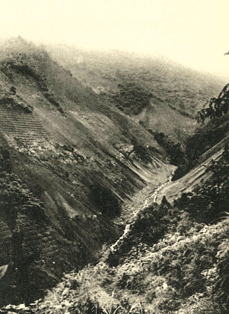 共和村人遠の渓岸崩壊と山腹工事(大正13年頃)