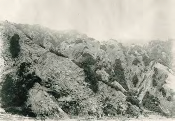 写真1 震災直後の諸子平休泊所 神奈川県所蔵