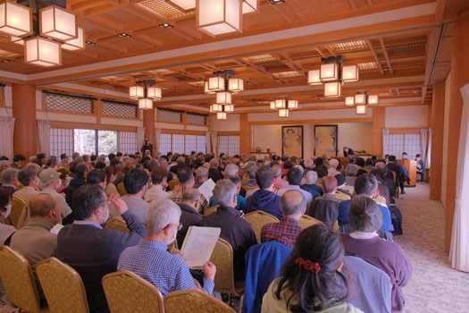 会場はほぼ満員