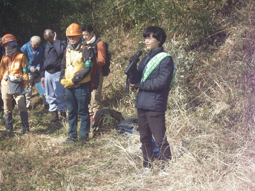 参加者の皆様の前で挨拶