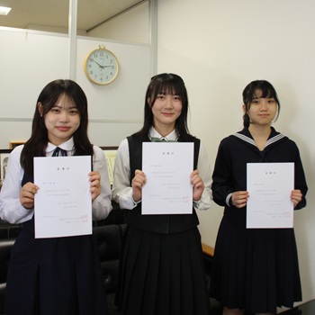 委嘱式で初顔合わせとなった3名の大使（左から高村さん、津留さん、渡邊さん）