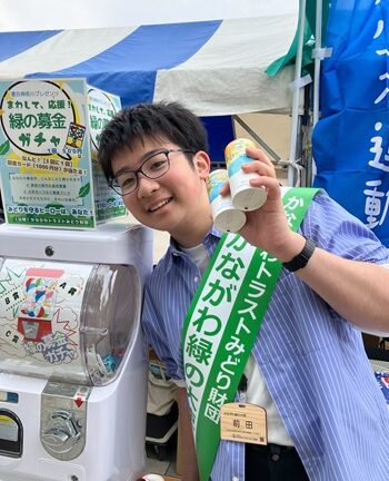 ⑧カート缶前田大使 森林を育む紙製飲料容器と前田大使